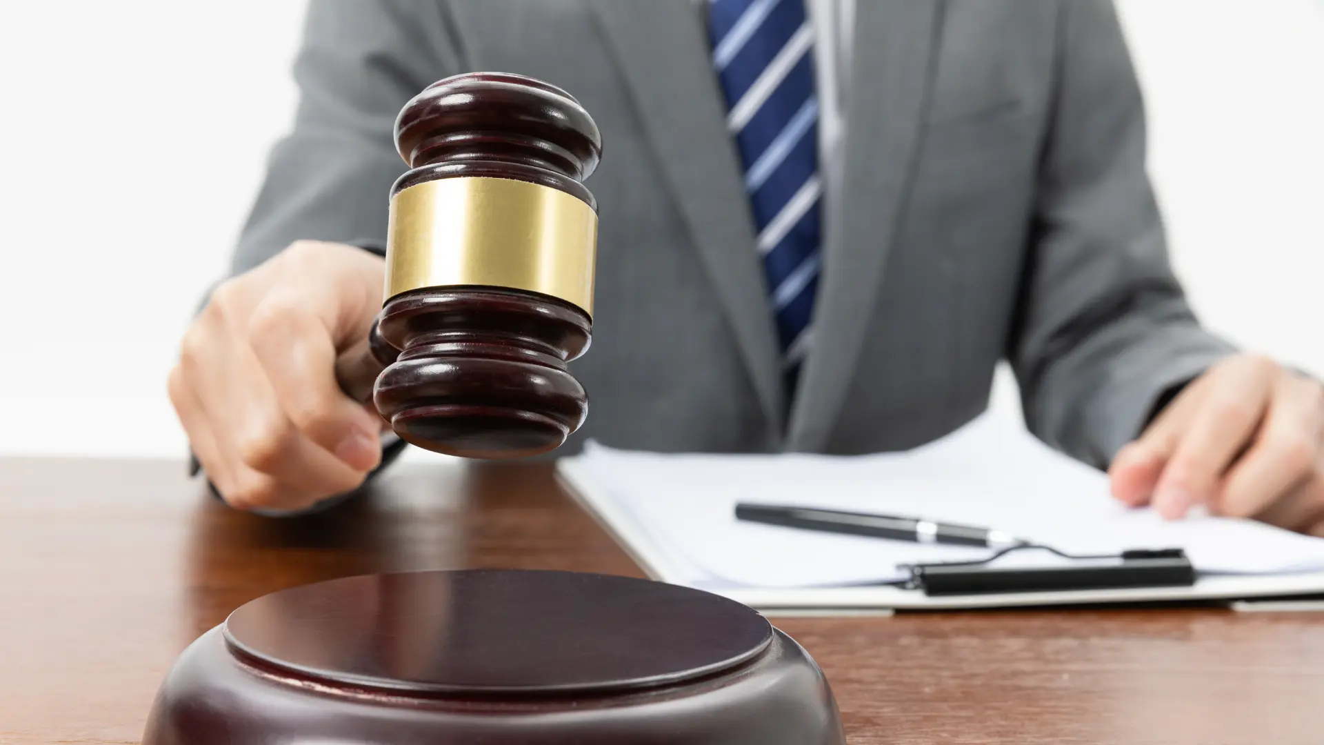 Directivos y voluntarios de la fundación Fundejudh en reunión.